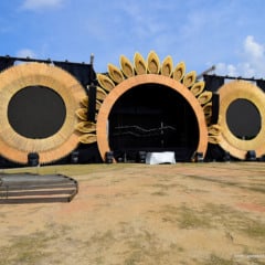Os palcos Sol e Lua passam pelos últimos ajustes para receber artistas locais e nacionais durante os três dias de programação. (Foto: Divulgação)