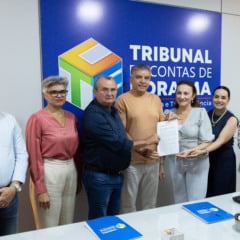 O presidente do TCE-RR  e demais conselheiros do Tribunal no dia da assinatura da decisão de homologação do concurso. (Foto: Marcelo Mora).