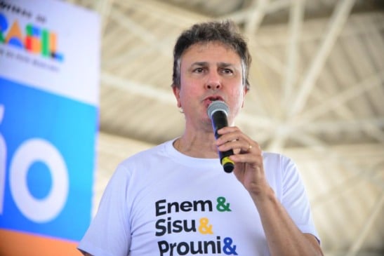 O ministro da Educação, Camilo Santana, durante caravana Pé-de-Meia em Boa Vista (Foto: Nilzete Franco/FolhaBV)