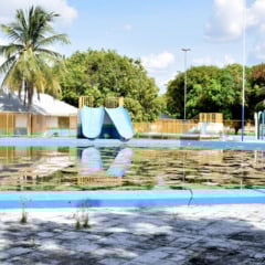 O que era pra ser área de lazer se tranformou em acúmulo de sujeira (Foto: Wenderson Cabral/FolhaBV) 