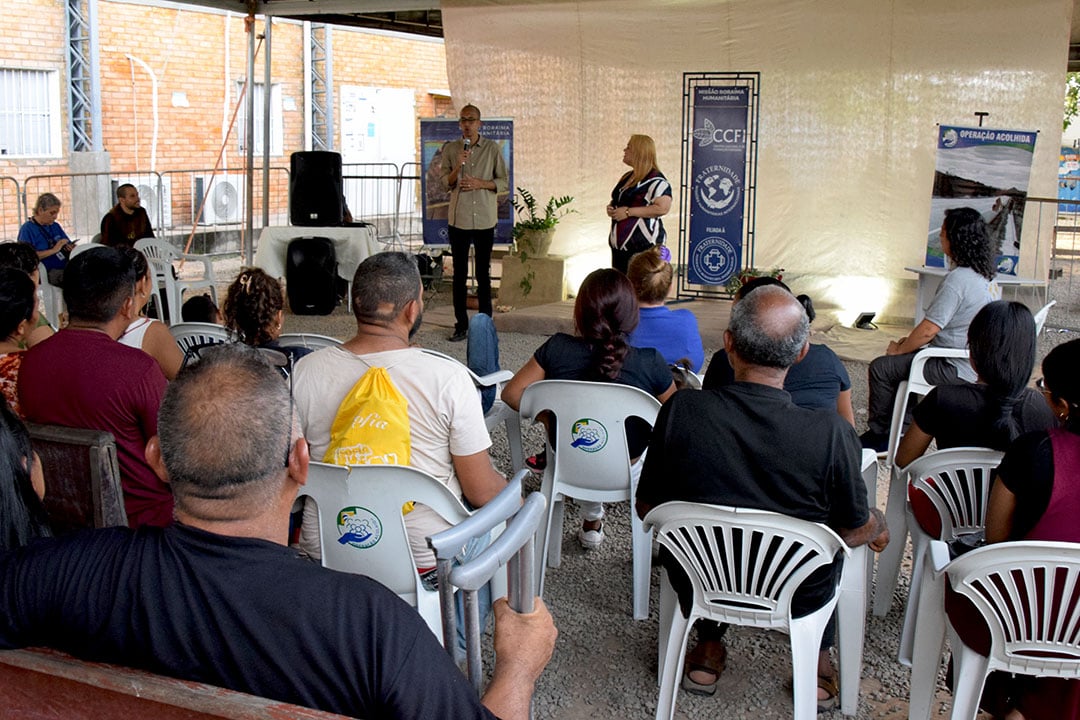 A iniciativa gratuita ocorreu na tarde desta quarta-feira (24), no Centro de Capacitação e Educação (CCE), em parceria com o Centro Cultural e de Formação Indígena (CCFI), a Fundação Dom Cabral e a Operação Acolhida.(Foto: Wenderson Cabral/FolhaBV)