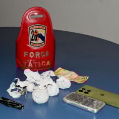 Material apreendido com o suspeito (Foto: Wenderson Cabral/FolhaBV) 