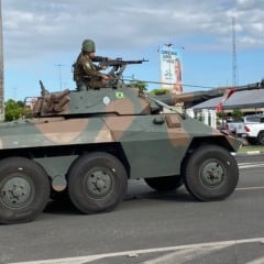 Tanque blindado Cascavel do Exército Brasileiro durante abertura oficial da 'Semana da Pátria'