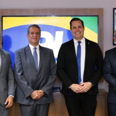 O prefeito Arthur Henrique, o presidente nacional do PL, Valdemar da Costa Neto, o deputado Nicoletti e o vice-prefeito Marcelo Zeitoune