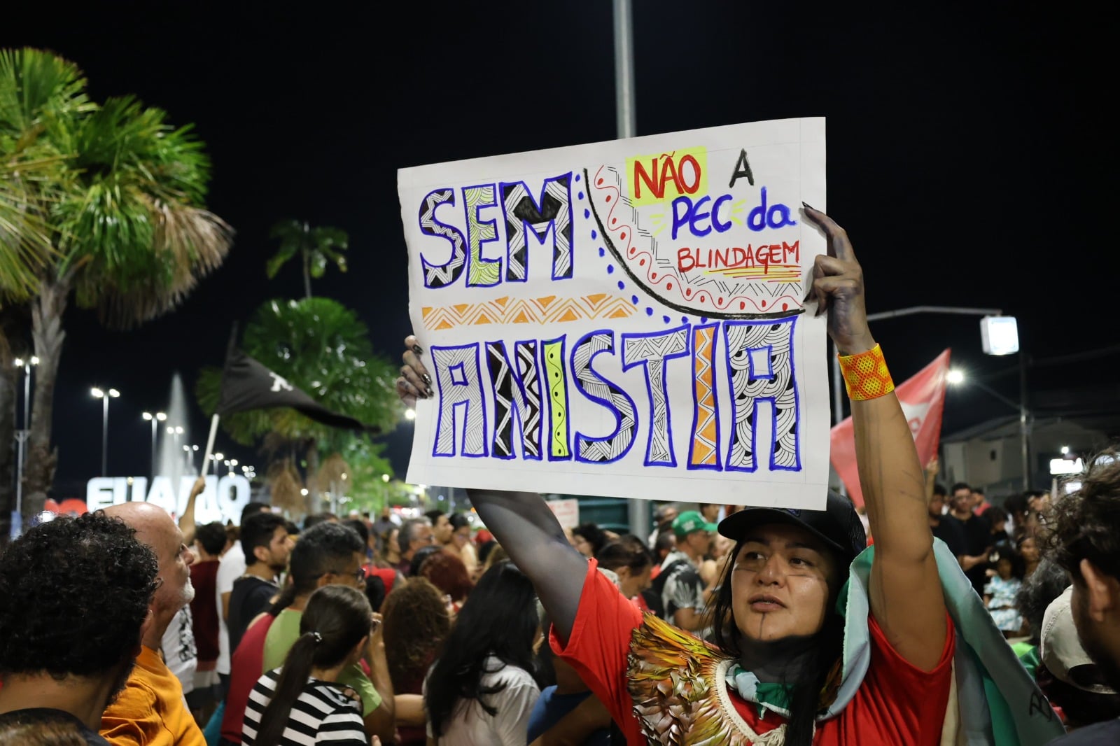Centenas de manifestantes participam de ato contra PL da Anistia e PEC da Blindagem em Boa Vista (Foto: Pablo Sérgio)