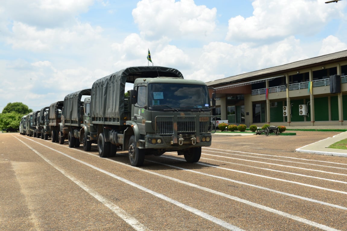 Caminhão do Exército Brasileiro na primeira Brigada de Infantaria de Selva (Foto: Nilzete Franco/FolhaBV)