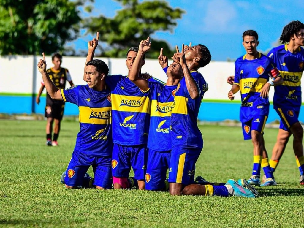 Jogadores do Leão Dourado comemorando gol diante do Náutico. (Foto: Reprodução/Instagram/@bs_oficialrr)