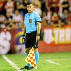 Árbitro assistente Alex Sandro Quadros Thomé em atividade no duelo Náutico x Anápolis, no Aflitos. Crédito: ASCOM/Marlon Costa