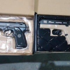 Simulacros apreendidos e apresentados na Delegacia de Polícia (Foto: Divulgação) 