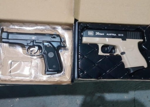 Simulacros apreendidos e apresentados na Delegacia de Polícia (Foto: Divulgação) 