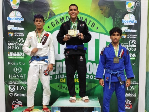 Hallysson no lugar mais alto do pódio. (Foto: Divulgação)