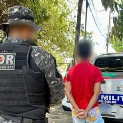 O adolescente foi apreendido e encaminhado à Delegacia de Defesa da Infância e Juventude juntamente com as drogas (Foto: Divulgação) 