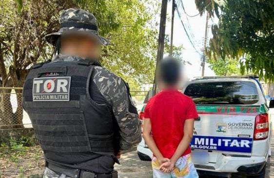 O adolescente foi apreendido e encaminhado à Delegacia de Defesa da Infância e Juventude juntamente com as drogas (Foto: Divulgação) 