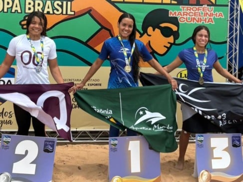 Atletas da Aquática Marinho sobem ao pódio na Copa Brasil de Águas Abertas. (Foto: Divulgação)