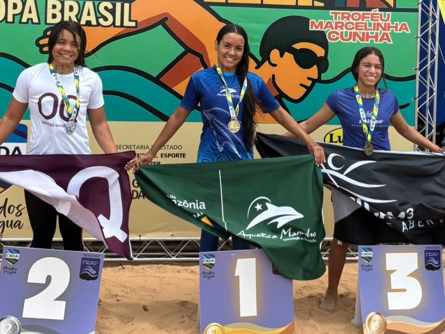 Atletas da Aquática Marinho sobem ao pódio na Copa Brasil de Águas Abertas. (Foto: Divulgação)