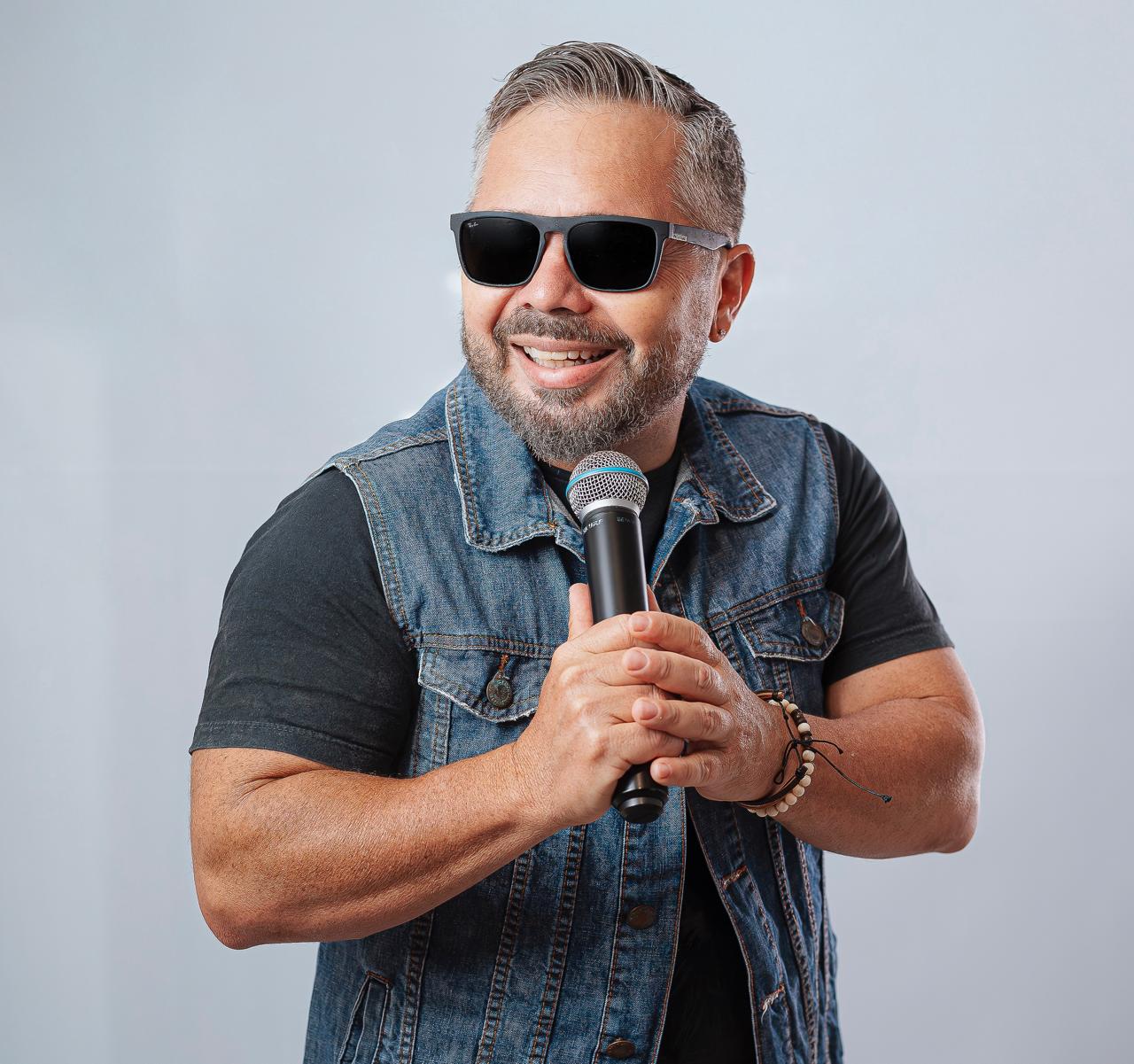 Cantor Neto Andrade. (Foto: Divulgação)