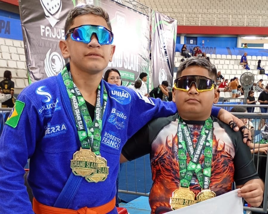 Os irmãos Silva faturaram quatro medalhas de ouro em torneio de Jiu-jitsu no Amazonas. (Foto: Arquivo pessoal)