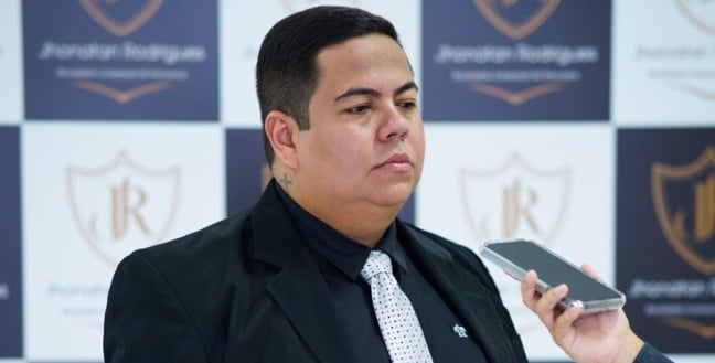 Um dos advogados do escritório, Jhonatan Rodrigues, explicou à FolhaBV que as vítimas relataram que os suspeitos usavam a foto e o endereço do escritório (Foto: Divulgação)