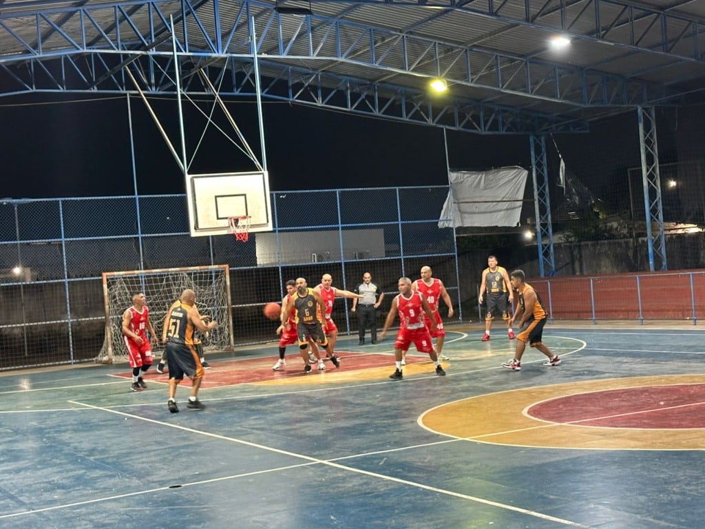 Rodada do Campeonato Master de Basquete Sub45 acontece no Ginásio da Escola Penha Brasil. (Foto: Divulgação)