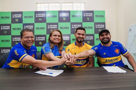 Vanilson foi anunciado ao lado da deputada federal Helena Lima, uma das apoiadoras do clube. (Foto: Divulgação)