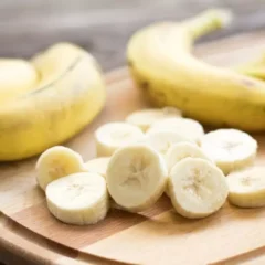 A fruta contém fibras solúveis, que ajudam na digestão, mas também tem taninos, substâncias que podem dificultar o trânsito intestinal (Foto Divulgação)