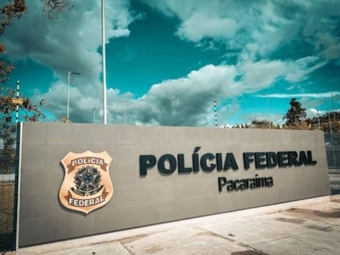  A prisão ocorreu durante fiscalização de rotina da Polícia Federal (PF), na fronteira de Pacaraima, nessa segunda-feira (8). (Foto: PF)