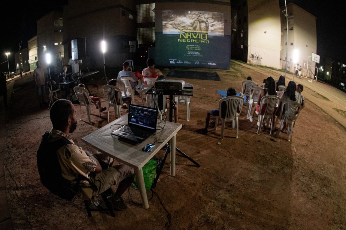 Inspirada no poema clássico do século XIX, a adaptação entrelaça a força da denúncia de Castro Alves contra a escravidão com a potência da cultura Hip Hop. (Foto: Pablo Felippe).
