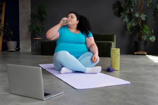 A medida, segundo a proposição, pretende prevenir doenças relacionadas à má alimentação e estimular hábitos mais saudáveis. (Foto: Reprodução/Freepik)