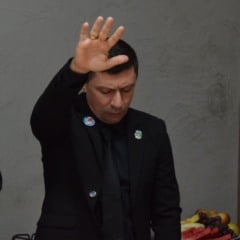 O vereador Oreste Aguiar faz juramento de posse (Foto: Wenderson Cabral/FolhaBV)