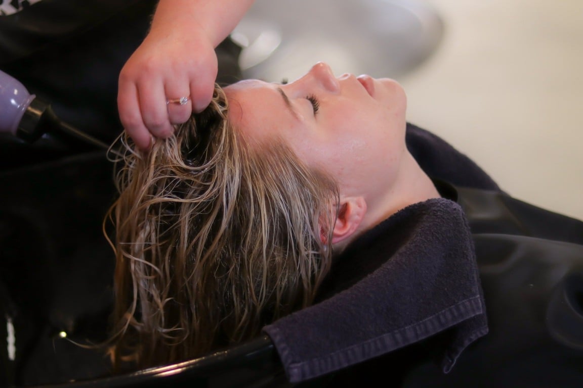 Anvisa manda recolher 70 alisantes de cabelo irregulares