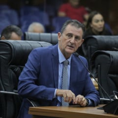 Policiais federais entram em escrit&oacute;rio de deputado durante reuni&atilde;o privada, e parlamentar contesta legalidade da a&ccedil;&atilde;o
