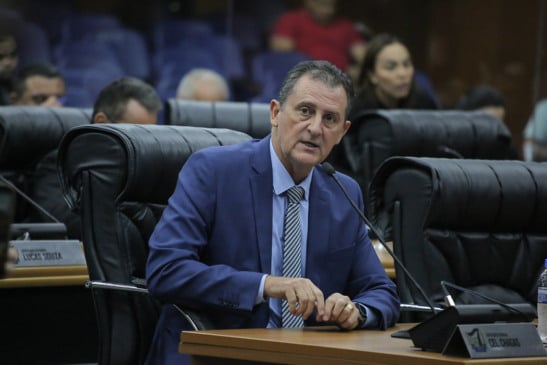 Policiais federais entram em escritório de deputado durante reunião privada, e parlamentar contesta legalidade da ação