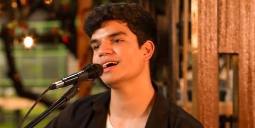 Gustavo Chaves se apresenta no Podcast Coffee Pub com repertório que vai do MPB ao Blues