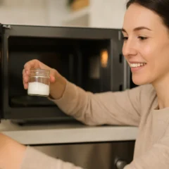 5 motivos para colocar um potinho de sal no micro-ondas e proteger seu aparelho