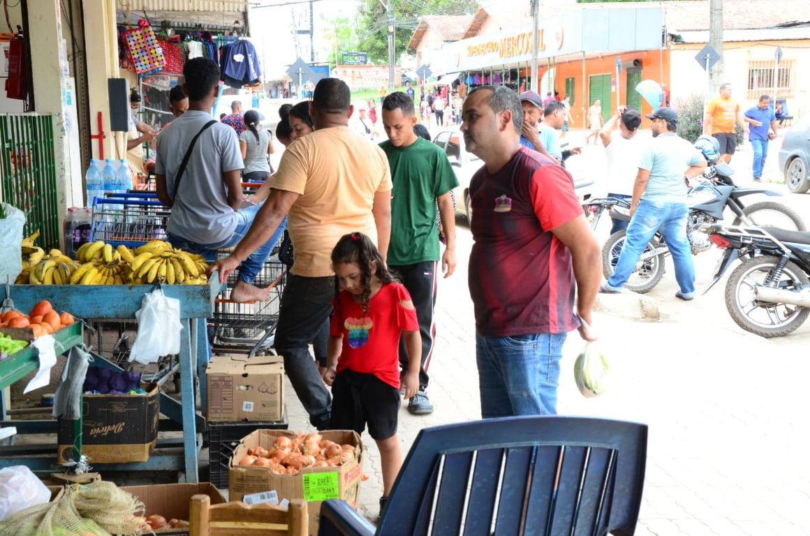 Comércio em Pacaraima - 22.03.2022 (Foto: Nilzete Franco/FolhaBV)
