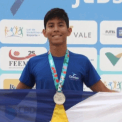 Nadador roraimense conquista medalha de prata nos JEB's 2025. (Foto: Reprodução/Instagram/@fedeer.rr)