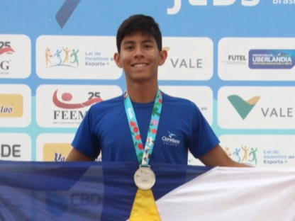 Nadador roraimense conquista medalha de prata nos JEB's 2025. (Foto: Reprodução/Instagram/@fedeer.rr)
