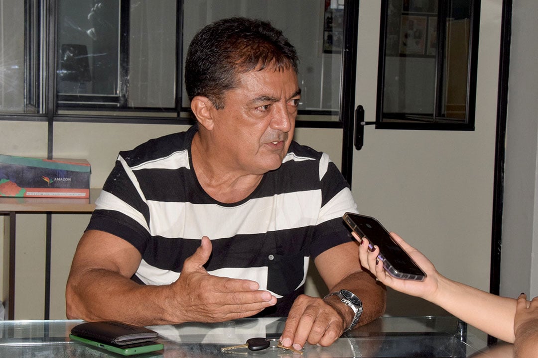 Cantor Lucas Nascimento.
(Foto: Wenderson Cabral/FolhaBV).