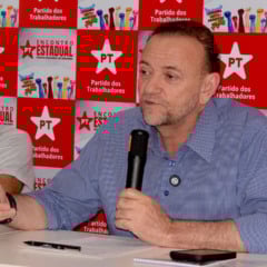 O presidente nacional do PT, Edinho Silva, em entrevista coletiva na sede estadual do PT, em Boa Vista (Foto: Wenderson Cabral/FolhaBV)