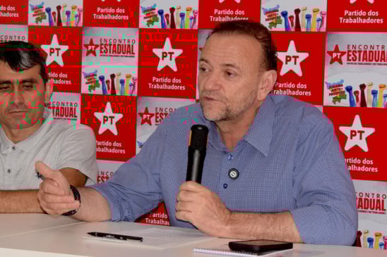 O presidente nacional do PT, Edinho Silva, em entrevista coletiva na sede estadual do PT, em Boa Vista (Foto: Wenderson Cabral/FolhaBV)