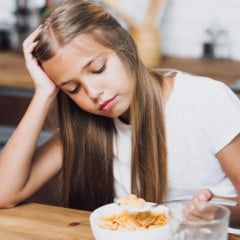 Transtorno alimentar pode afetar crianças e adolescentes (Foto: Freepik)