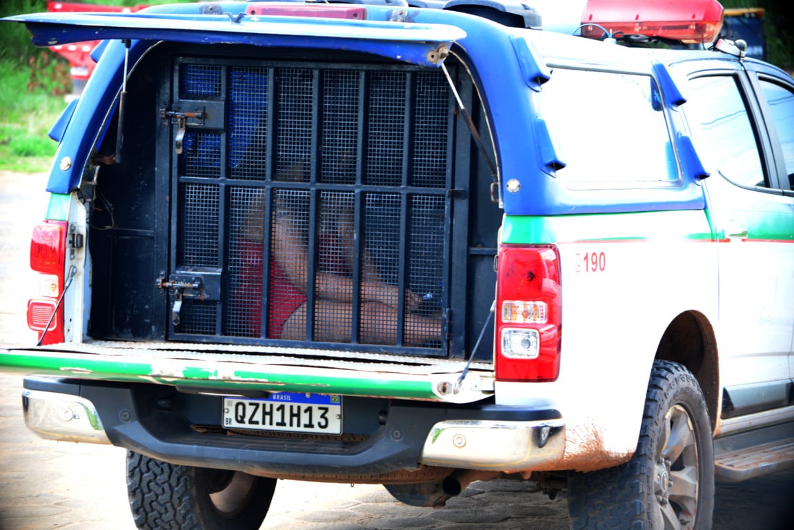 Mulher foi presa por policiais do 2º BPM (Foto: Nilzete Franco/FolhaBV)