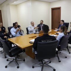 Representantes da Seinf, MPRR e MPF durante reunião que tratou da retomada das obras paralisadas do sistema prisional. Foto: divulgação/MPRR
