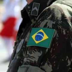 Tenente-coronel do Exército é preso após espancar a esposa e atirar no sogro