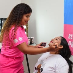 Outros serviços como manicure, limpeza de sobrancelhas, maquiagem, massagem, atendimentos de nutrição também estão sendo ofertados (Foto: Nilzete Franco/FolhaBV)