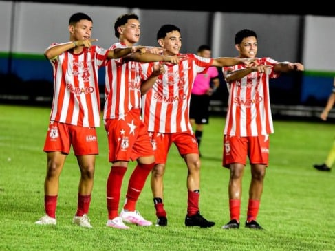 Molecada do Náutico aplica goleada na primeira rodada. (Foto: Reprodução/Instagram/@bs_oficialrr)