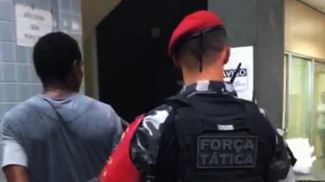 Dia que o pedreiro foi preso e apresentado na Central de Flagrantes (Foto: Divulgação) 