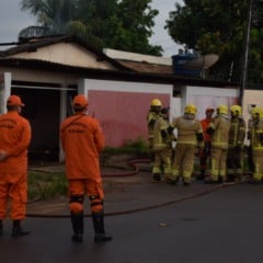 Residência onde ocorreu o incêndio (Foto: Wenderson Cabral/FolhaBV) 