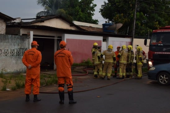 Residência onde ocorreu o incêndio (Foto: Wenderson Cabral/FolhaBV) 