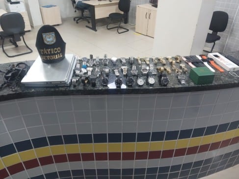 Objetos recuperados e apresentados na Delegacia (Foto: Divulgação) 